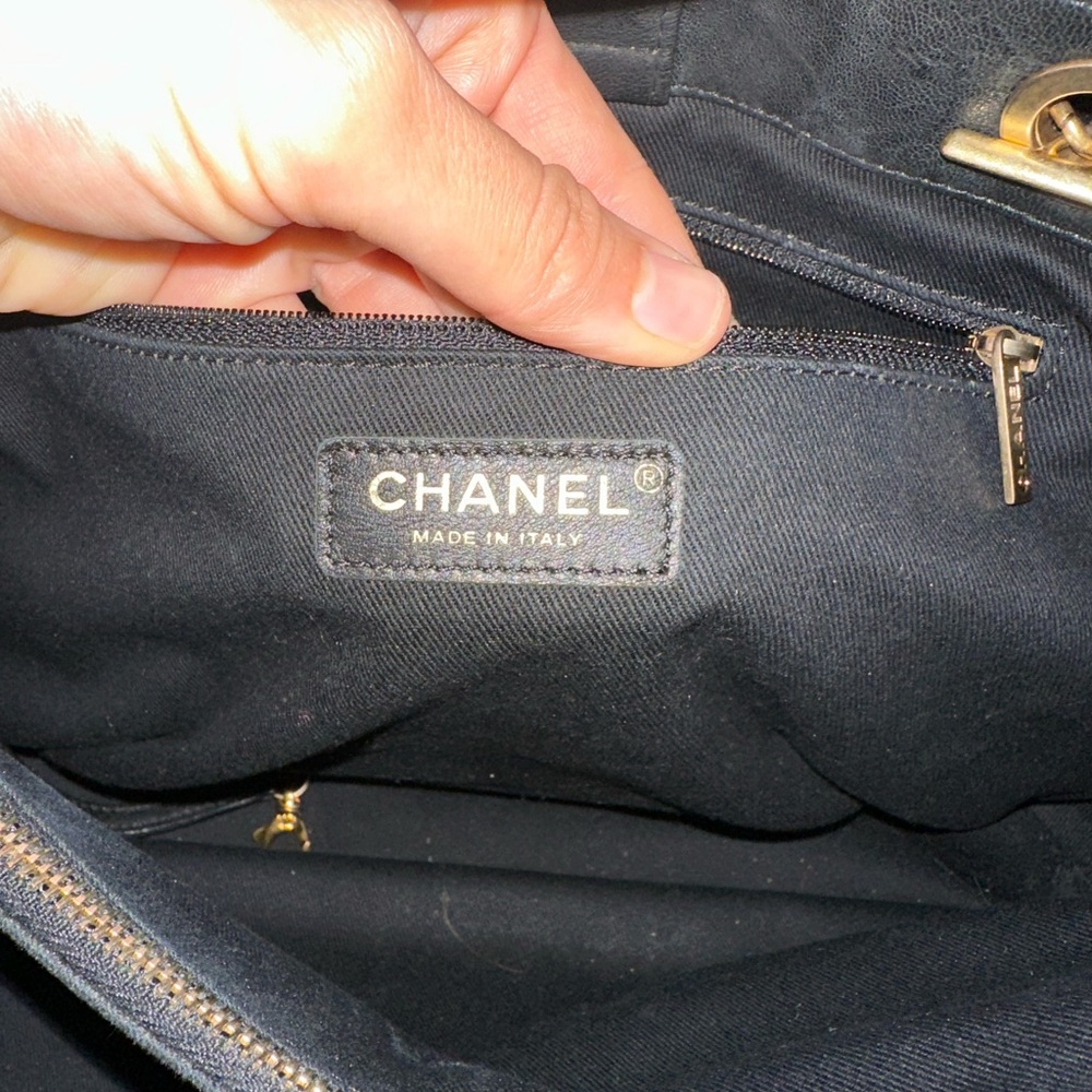 SOLD! CHANEL Wrinkled Lambskin Chevron Quilted Large  Tote Black Gold Hardware - Picture 11 of 16